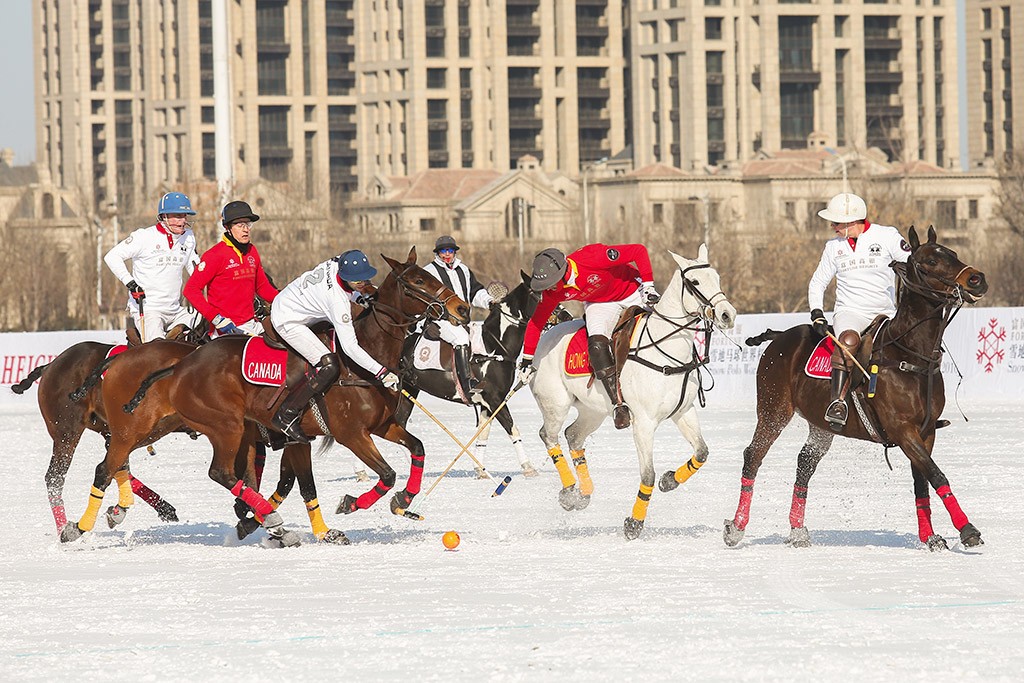 Hong Kong venceu Canadá na primeira partida do torneio (crédito - Snow Polo World Cup 2016)