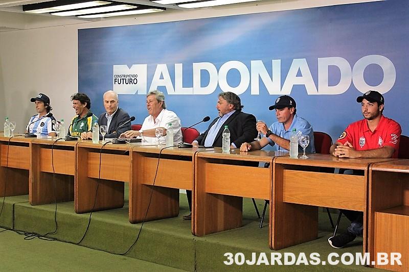 Coletiva de imprensa na prefeitura de Maldonado