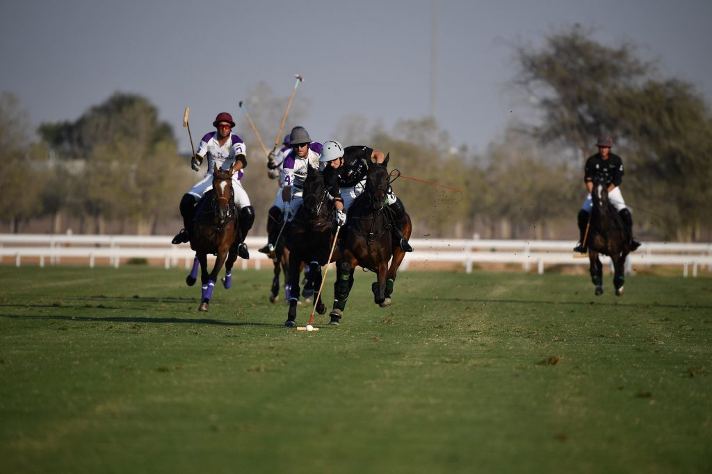 Imagem da partida entre Abu Dhabi e Desert Palm na rodada inaugural da competição (crédito - presidentpolocup.ae)