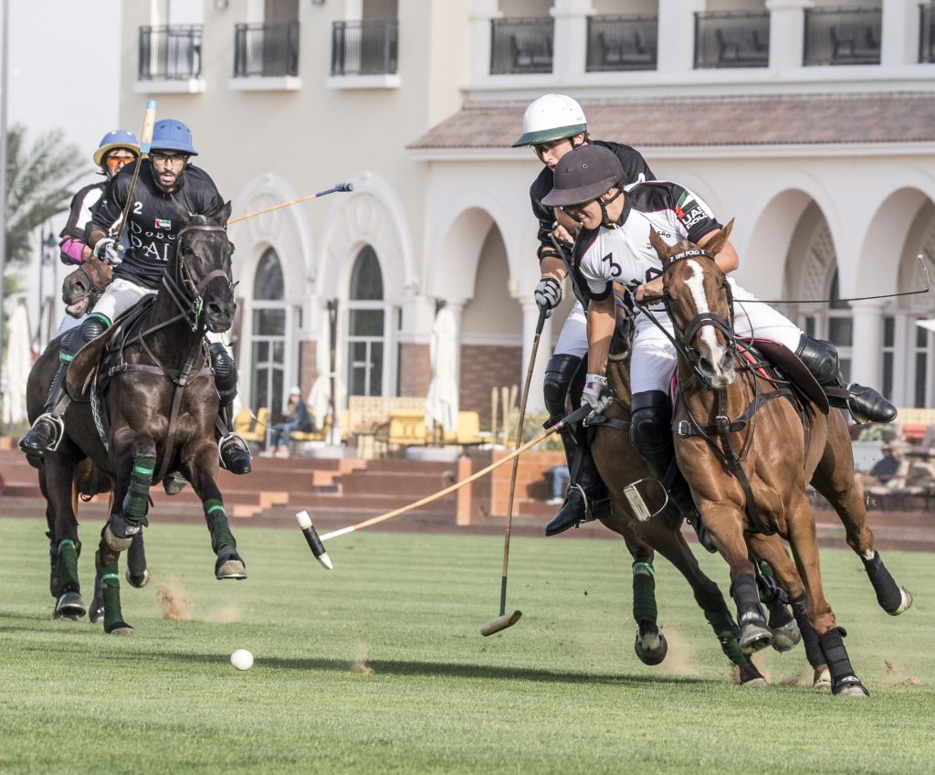 Tomas Panelo anotou o gol decisivo na vitória de UAE Polo sobre Desert Palm (crédito - Dubai Gold Series)