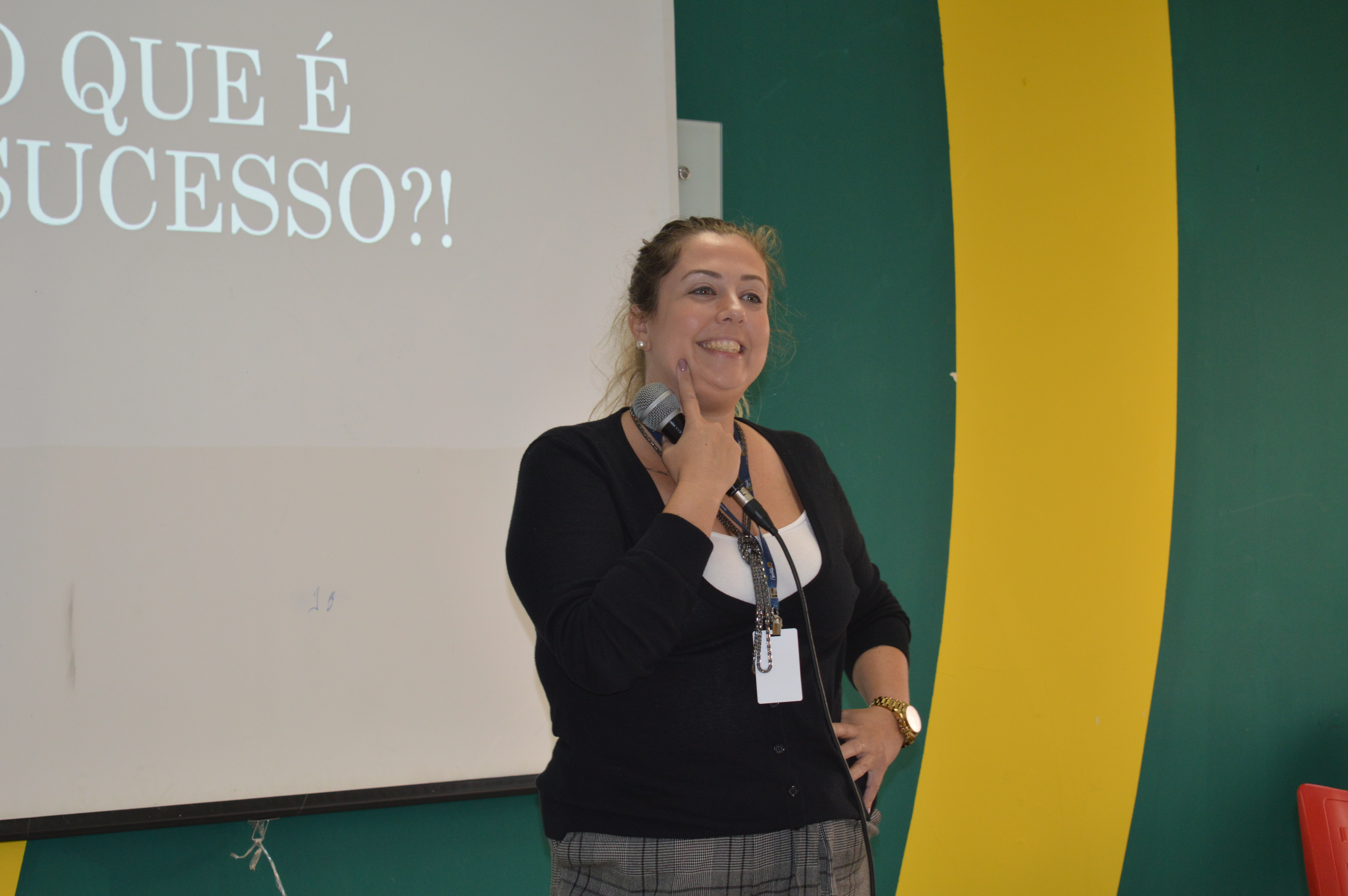 Professora Mariana Castro durante Sipat da UniMAX (crédito/divulgação)