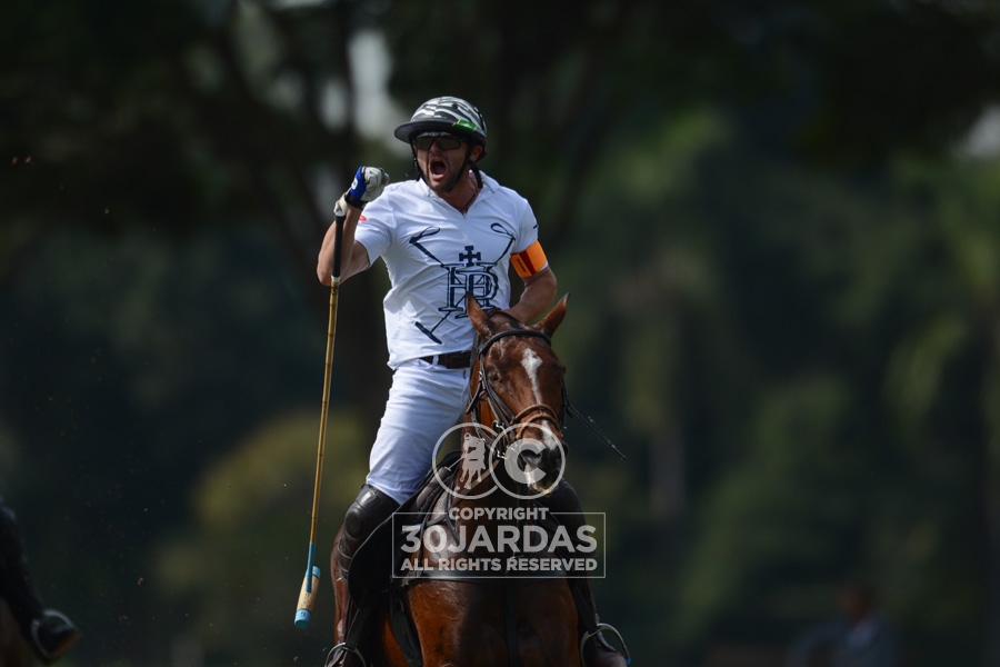 Gustavo Garcia comemora vitória de Hípica Polo nas semifinais (crédito - Marília Lobo / 30jardas)