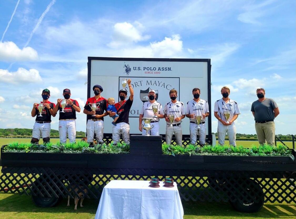 Equipes finalistas da USPA Presidents Cup no podium (crédito - Instagram / Port Mayaca Polo Club)