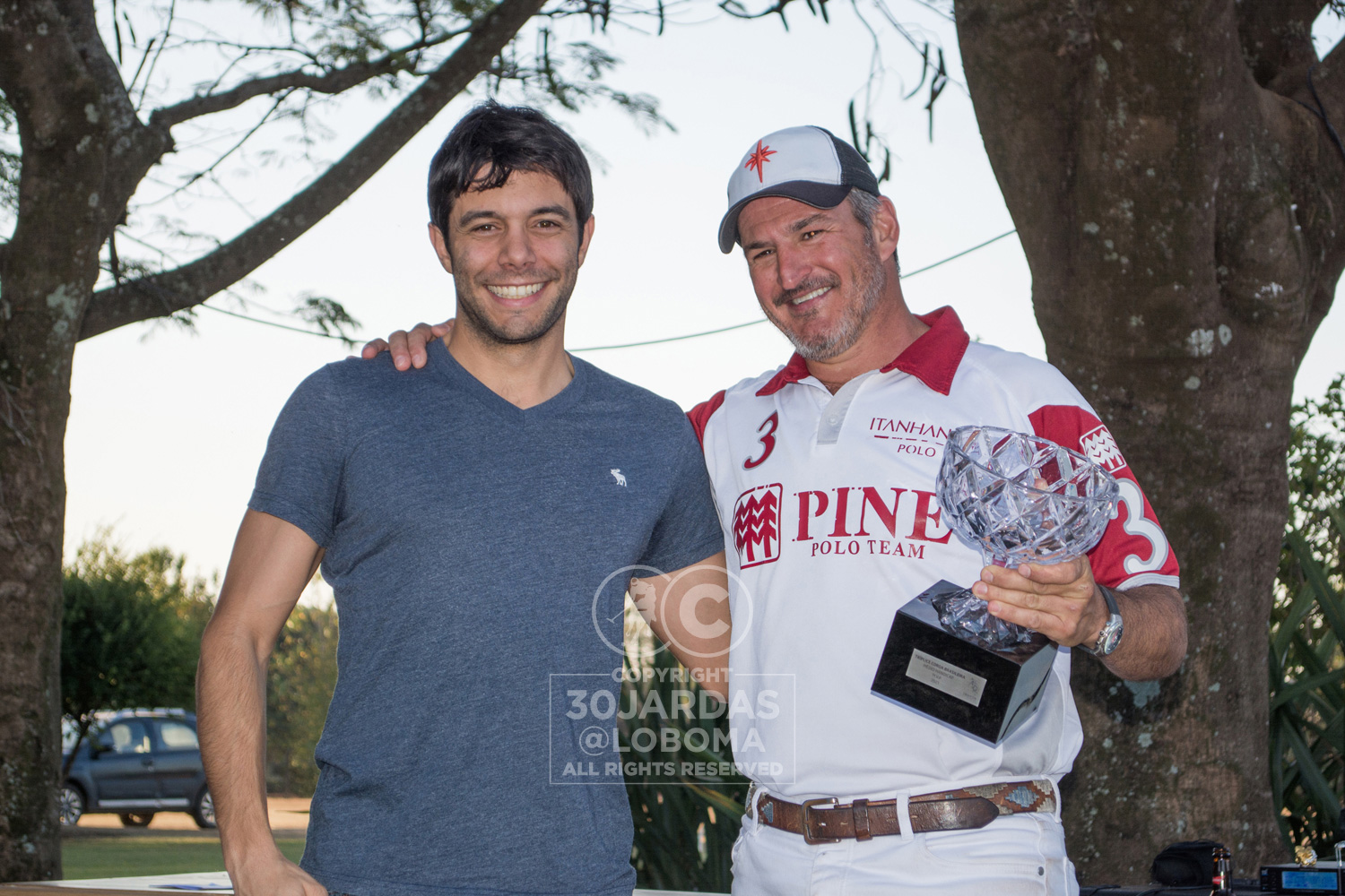 Bruno Donato e Rafa Villela, premiado o melhor jogador na categoria médio handicap (crédito - Marilia Lobo/30Jardas)
