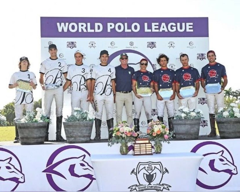 Ziza Meirelles, primeiro (de azul) da direita para esquerda, no podium da Top Pony 14 gols (Crédito - @polodixit)